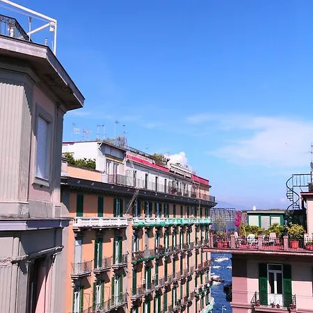 Megaride Santa Lucia 나폴리