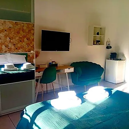 Bed & Breakfast Megaride Santa Lucia 4*