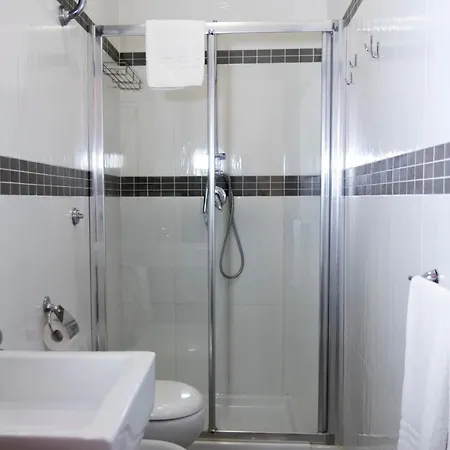 فندق مبيت وإفطار Megaride Santa Lucia 4*