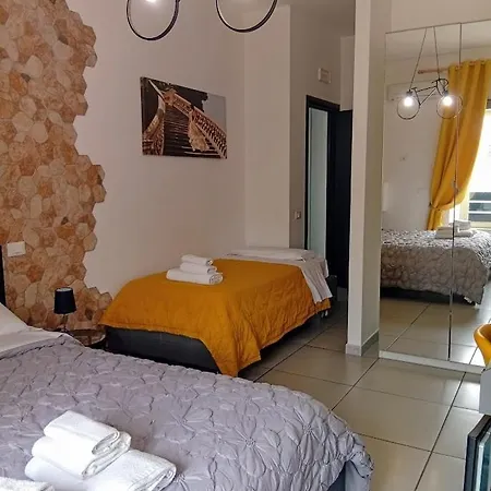فندق مبيت وإفطار Megaride Santa Lucia 4*
