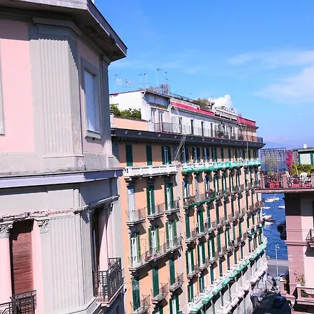 فندق مبيت وإفطار Megaride Santa Lucia نابولي