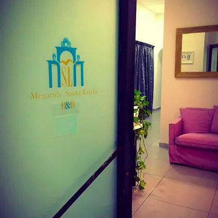 فندق مبيت وإفطار Megaride Santa Lucia 4*